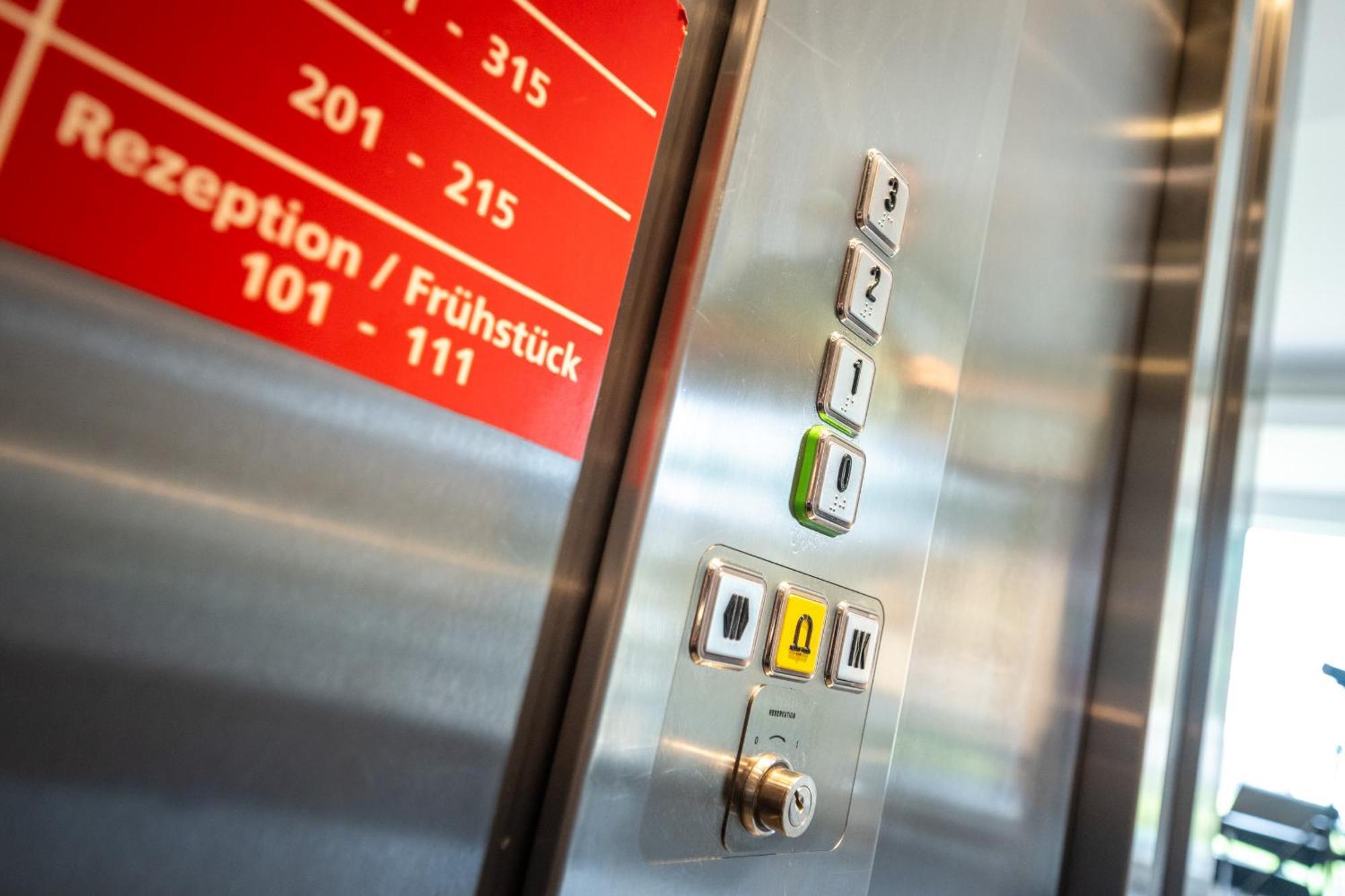 Serways Hotel Bruchsal West Forst  Ngoại thất bức ảnh