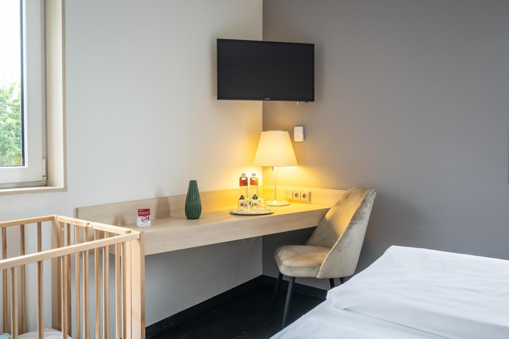 Serways Hotel Bruchsal West Forst  Ngoại thất bức ảnh